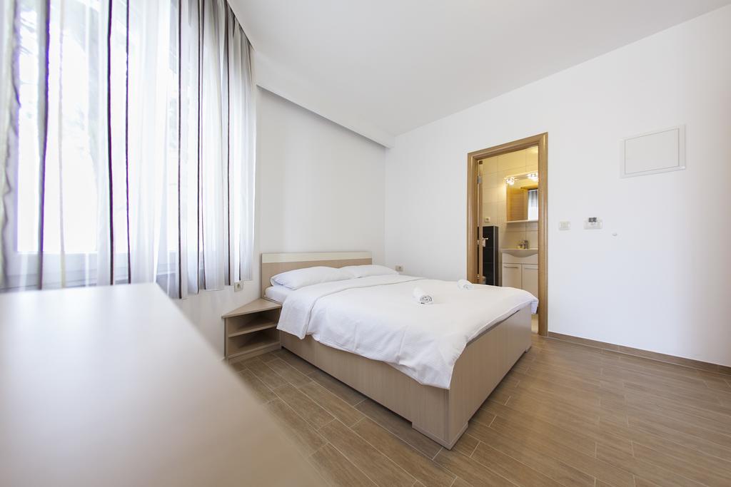 Guesthouse Villa Klara Baška Voda Buitenkant foto