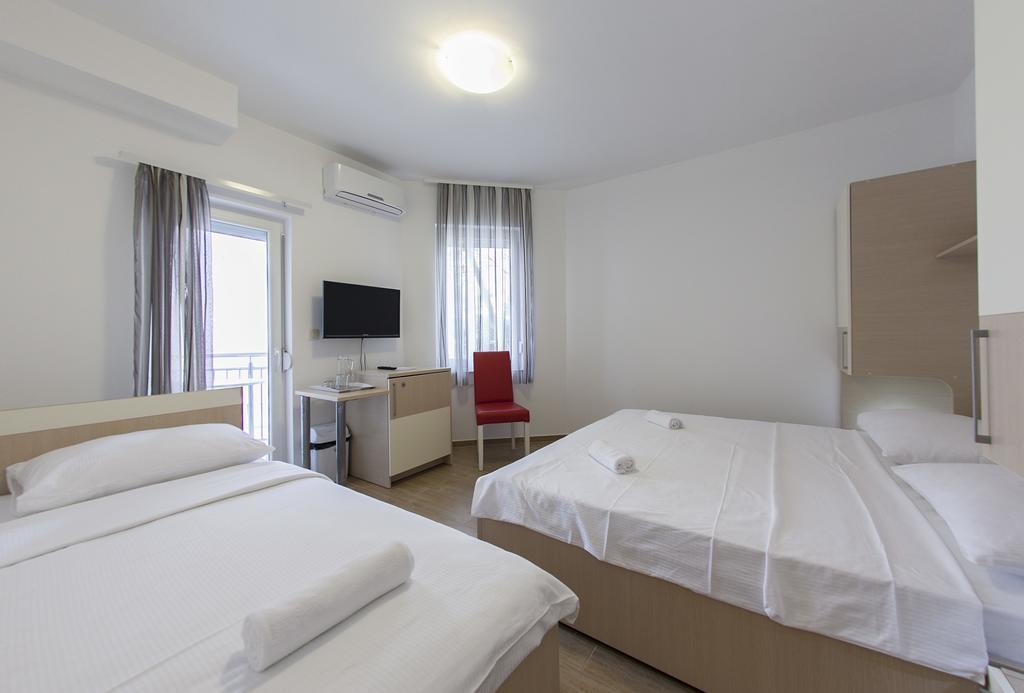 Guesthouse Villa Klara Baška Voda Buitenkant foto